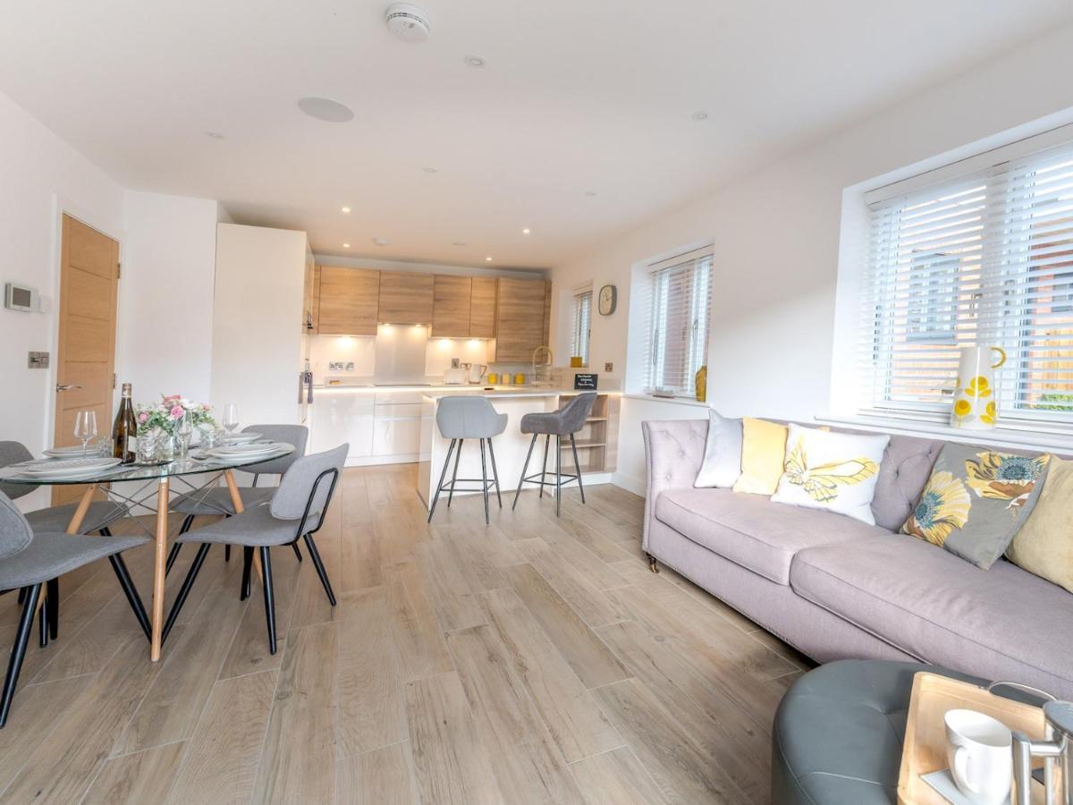 Pass The Keys 1 Bed Albury Contemporary Apartment With Secure Parking Shrewsbury Exterior photo